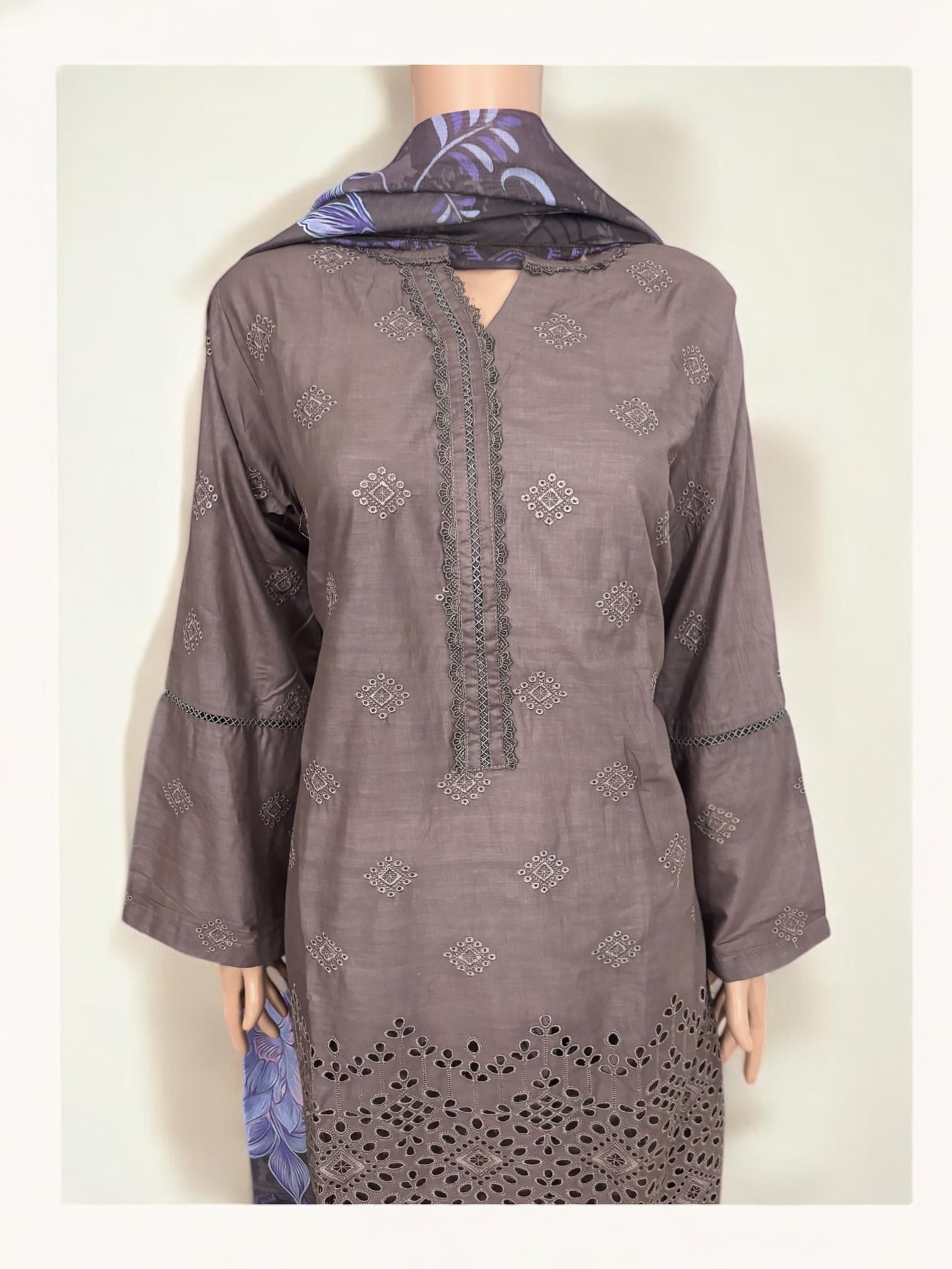 Traditional Pakistani Salwar Kameez – Ethnic Wear for Women-271
