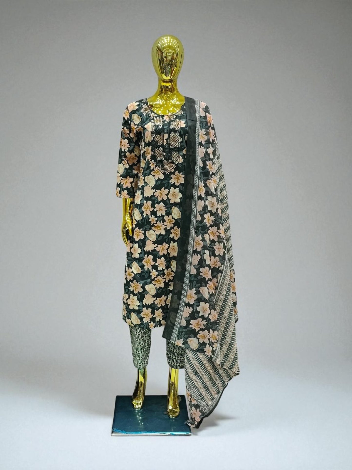 Traditional Salwar Kameez, Cultural Wear for Women, Aug04
