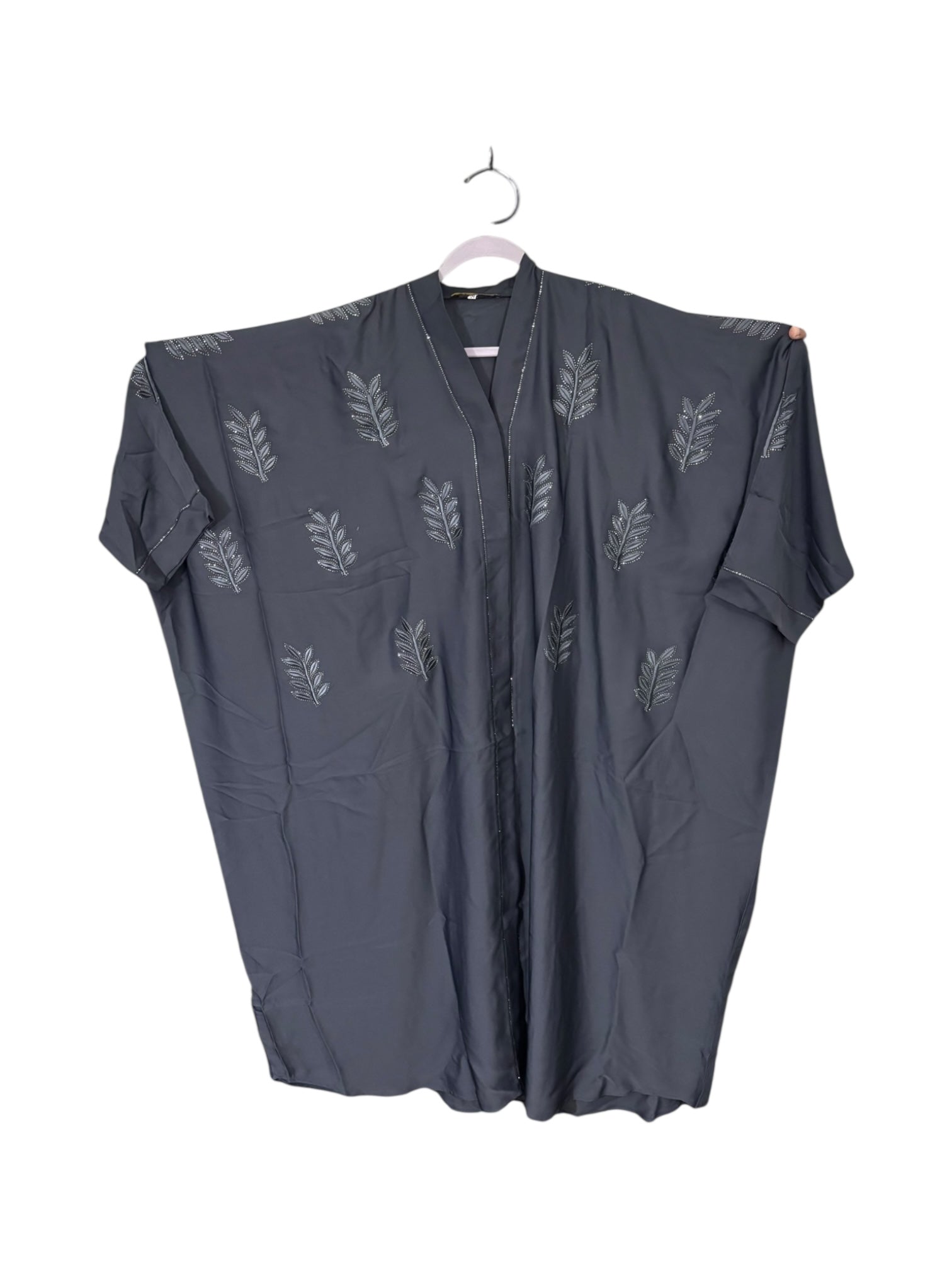 Women’s black kaftan abaya by Saree Ghor Charlotte, featuring modest Islamic dress with flowing fabric and elegant design.