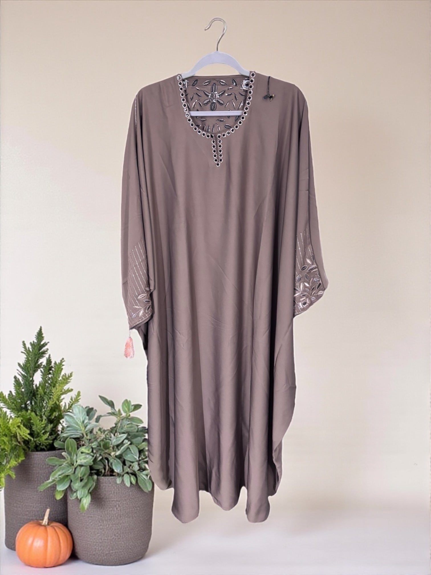 Women’s Saree Ghor Charlotte abaya, modest Islamic dress with elegant design, flowing fabric, and traditional style, shown in image.