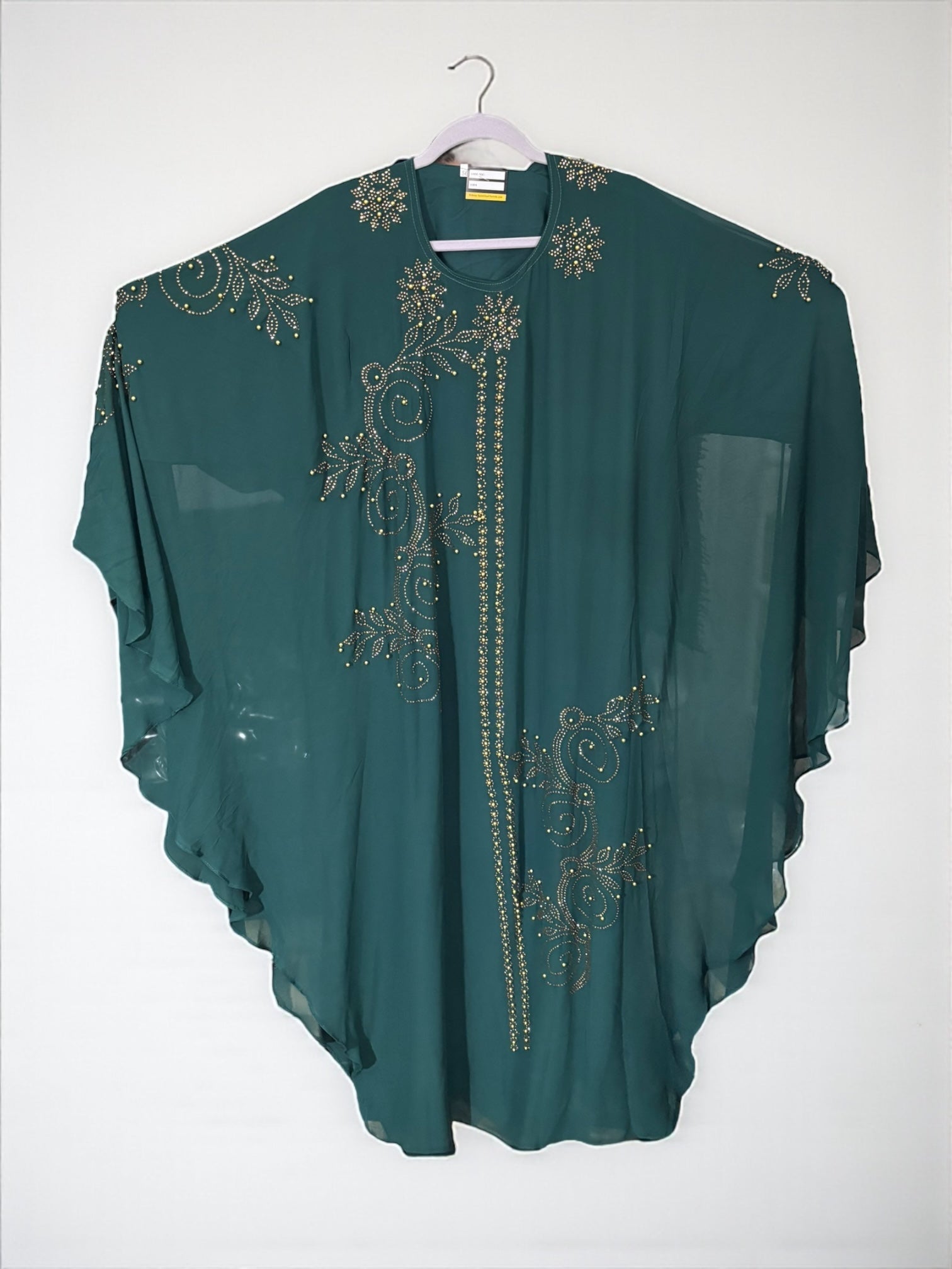 Women’s black kaftan abaya by Saree Ghor Charlotte featuring modest Islamic dress with flowing fabric and elegant design.