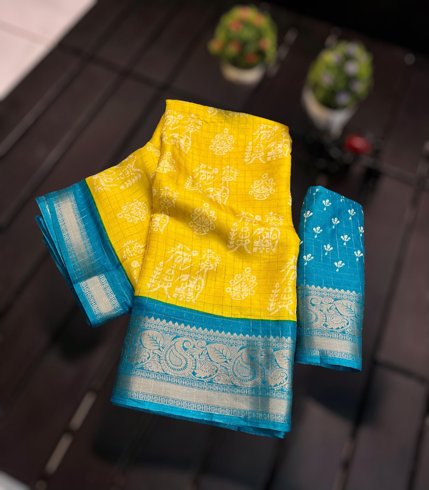 Exquisite Dola Silk Traditional Saree – Elegant Ethnic Wear for Women