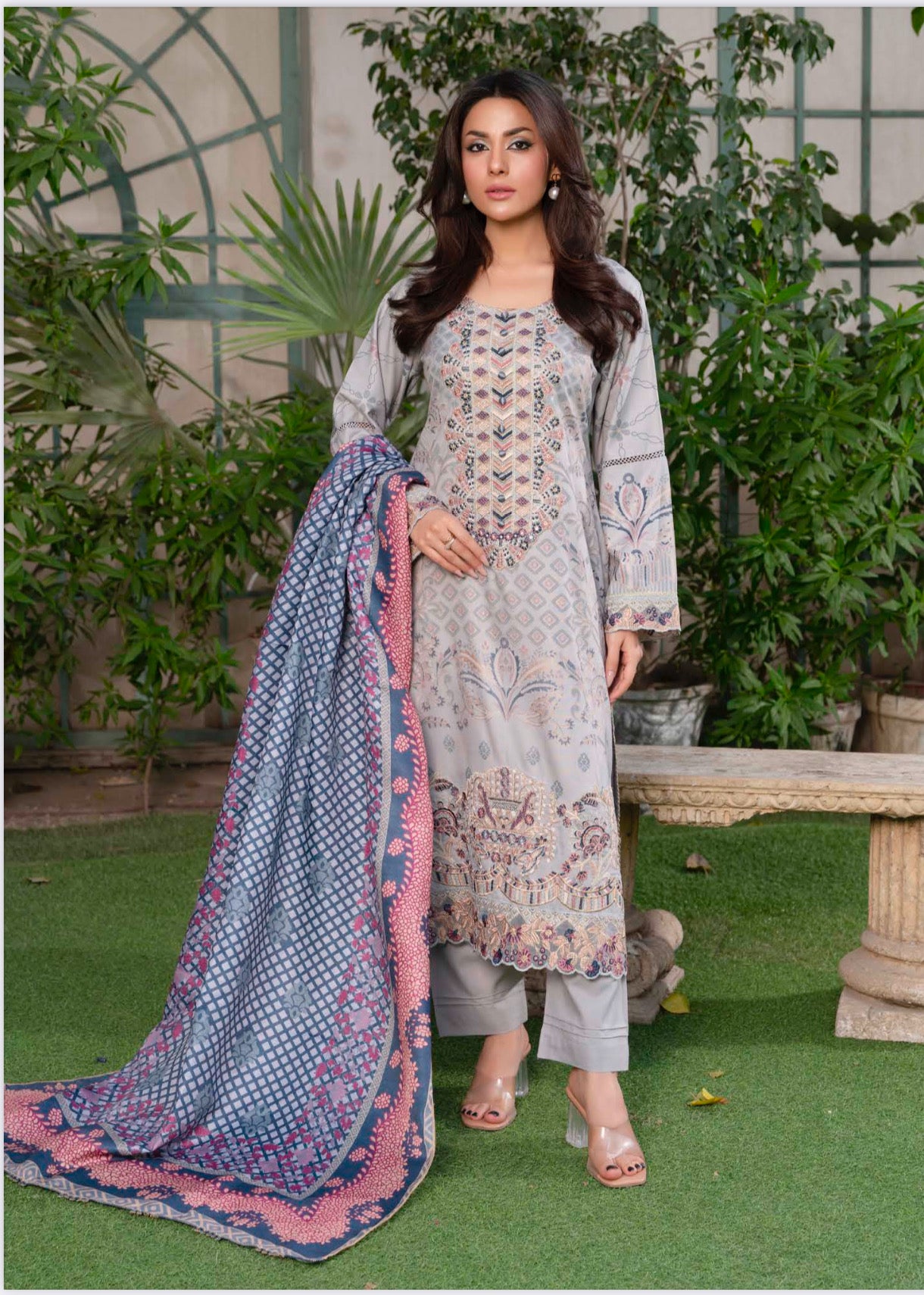 Traditional Pakistani Salwar Kameez – Stylish Ethnic Wear for Women-13