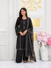 Traditional Pakistani Salwar Kameez for women, featuring intricate embroidery in vibrant colors, by Saree Ghor Charlotte.