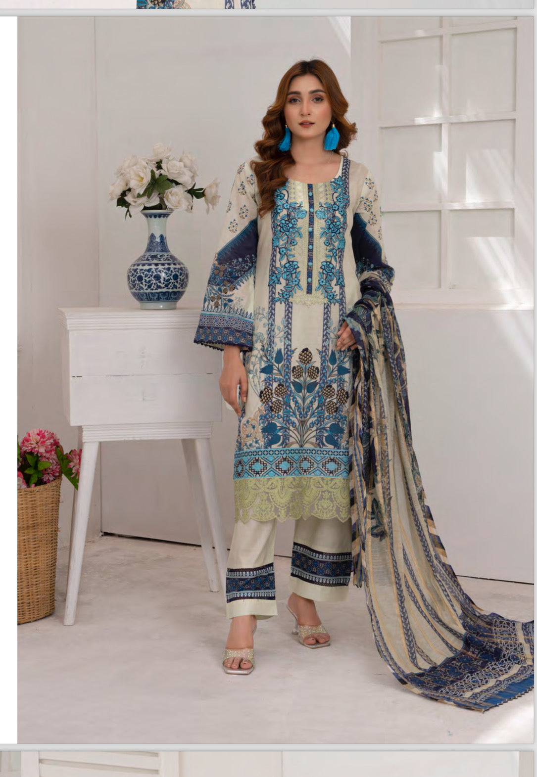 Traditional Pakistani Salwar Kameez Suit - D04