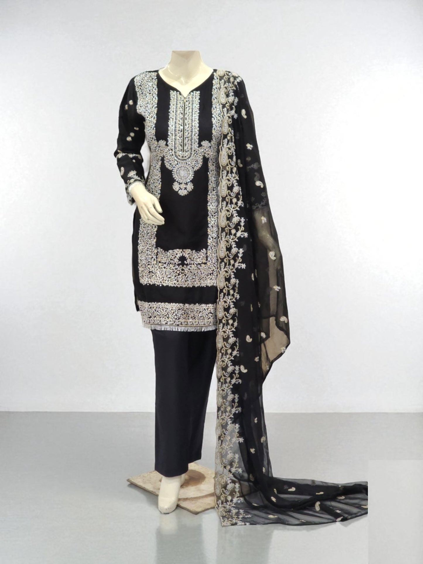 Traditional Salwar Kameez, Cultural Wear for Women, Aug11