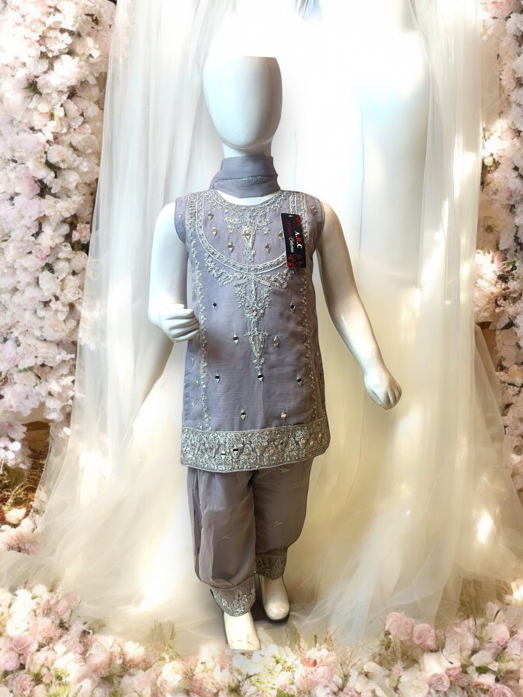 Elegant designer salwar kameez for little girls by Saree Ghor Charlotte, featuring stylish ethnic wear for ages 6-12 months.