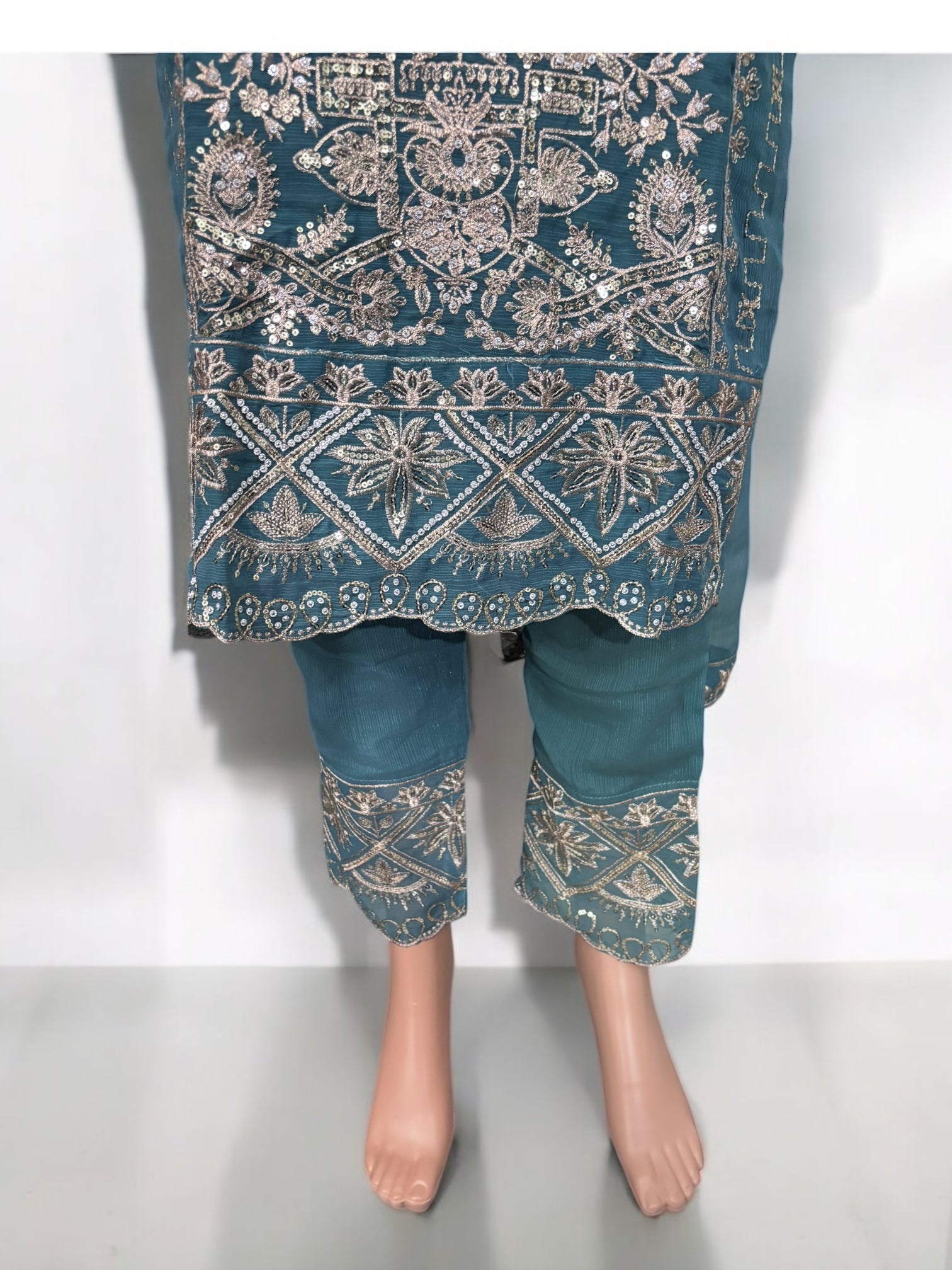Traditional Saree Ghor Charlotte Salwar Kameez suit for women, featuring elegant ethnic design and intricate embroidery.