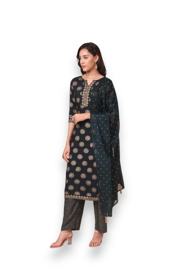Traditional designer saree ghore Charlotte kurti with pant and dupatta set, ethnic wear for women, elegant cultural salwar kameez ensemble.