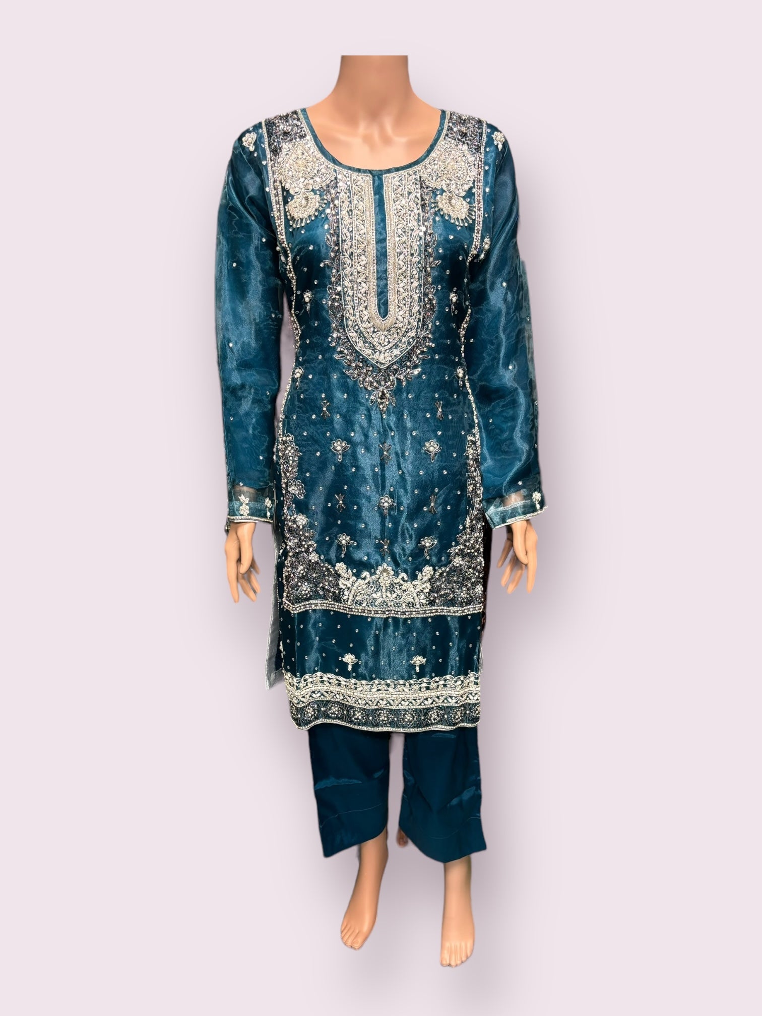 Traditional handwork designer Salwar Kameez by Saree Ghor Charlotte, showcasing detailed embroidery and ethnic style for women.