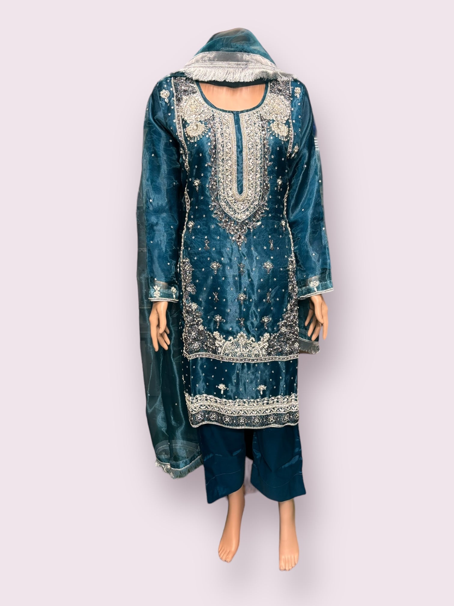 Traditional handwork designer Salwar Kameez ensemble by Saree Ghor Charlotte, featuring intricate embroidery and ethnic style for women.