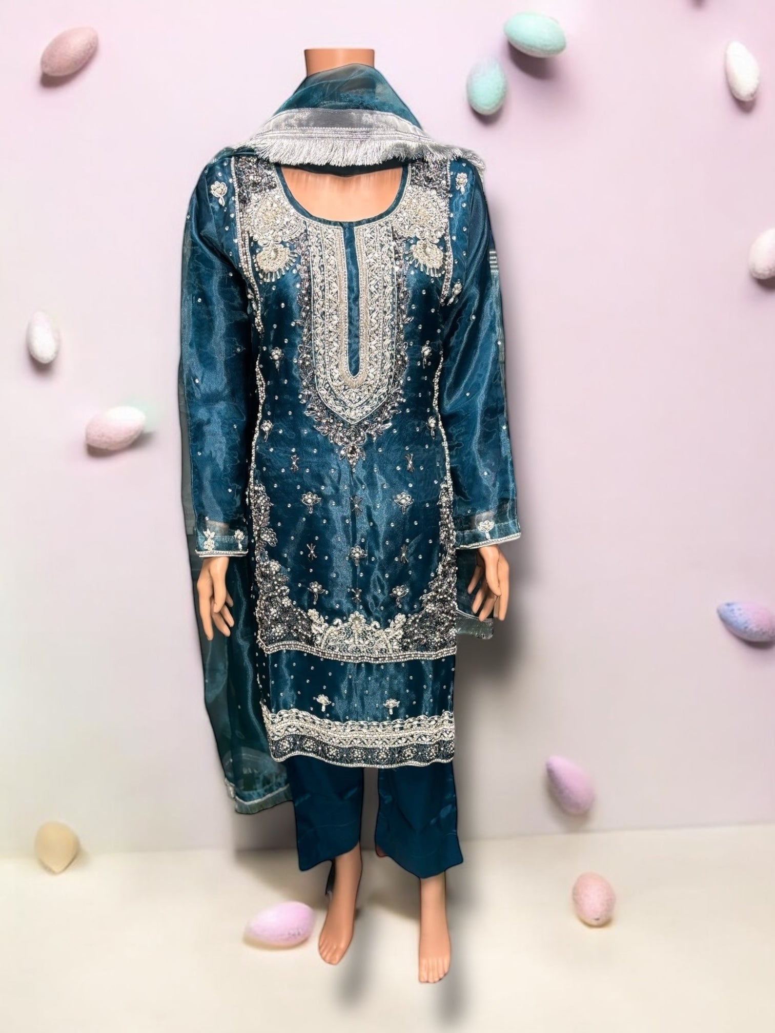 Traditional handwork designer Salwar Kameez ensemble by Saree Ghor Charlotte, featuring intricate embroidery and ethnic style for women.