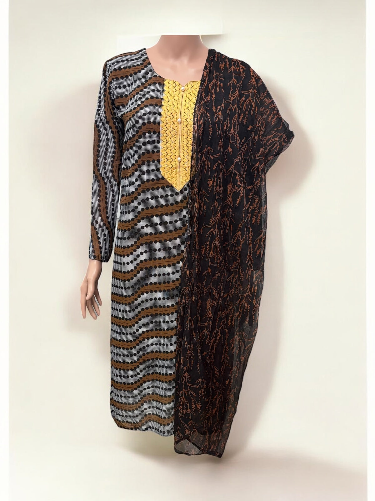 Traditional Saree Ghor Charlotte salwar kameez with kurti and dupatta, ethnic wear for women, vibrant and elegant.