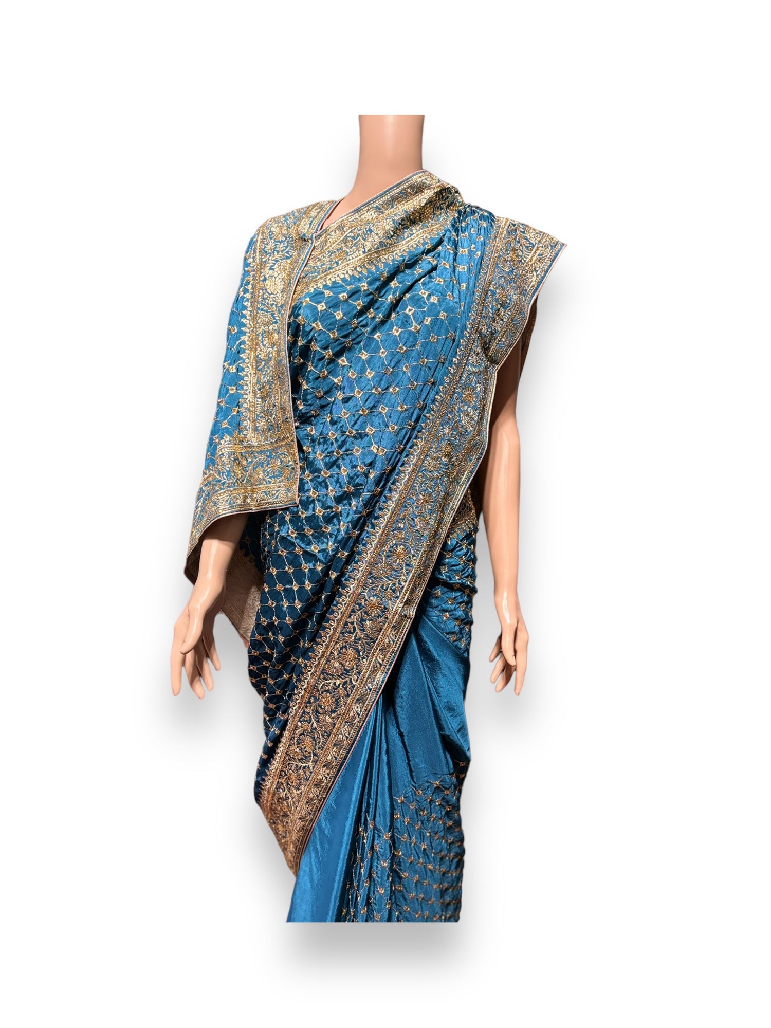 Sublime Simplicity: Traditional Designer Saree- Indian Ethnic Wear for Women - Saree Ghor Charlotte