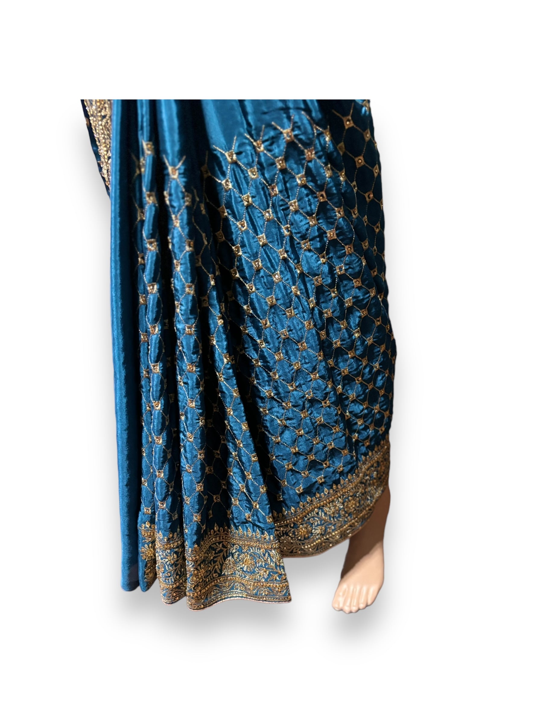 Sublime Simplicity: Traditional Designer Saree, Indian Cultural Wear for Women - Saree Ghor Charlotte