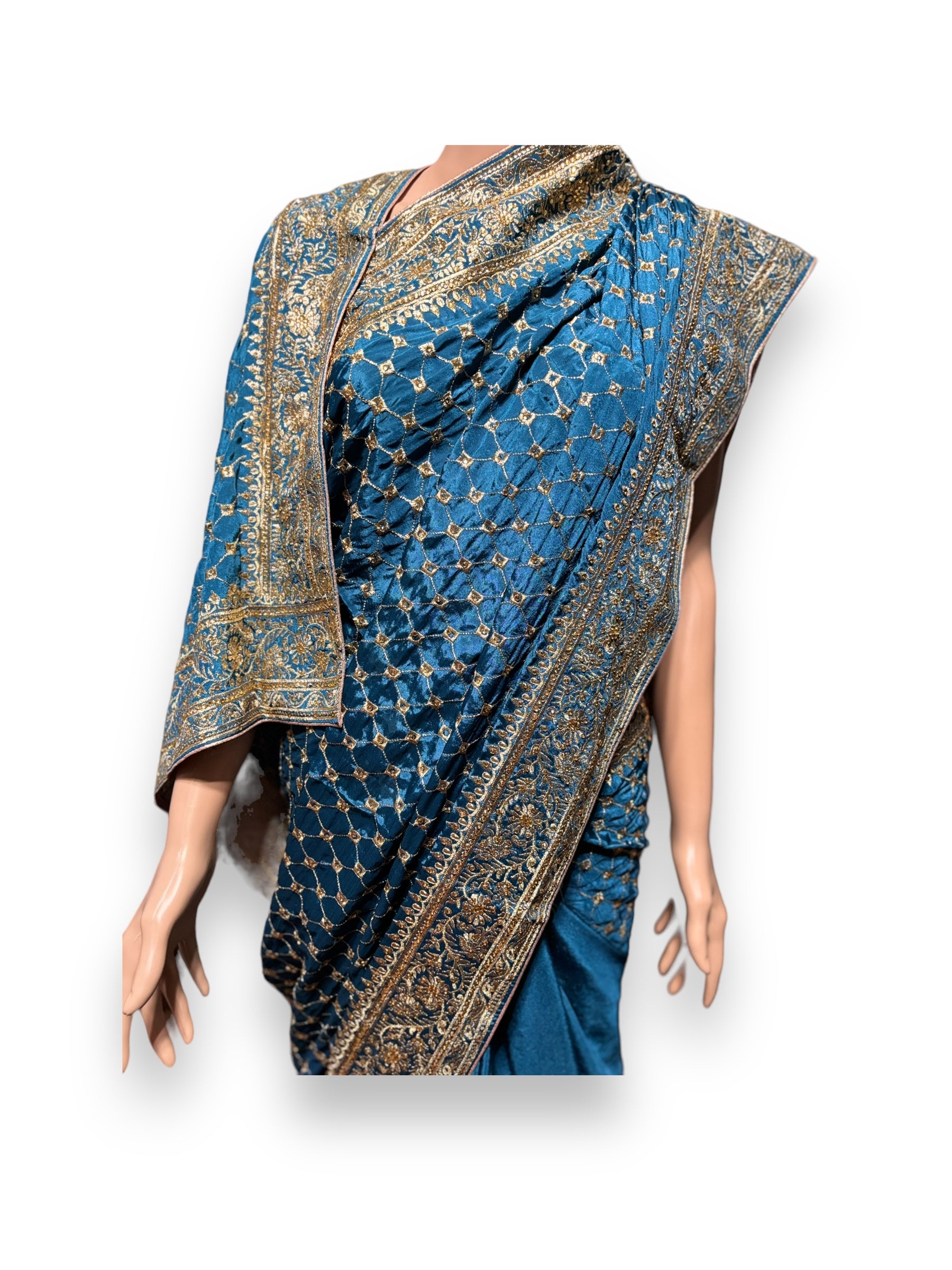 Sublime Simplicity: Traditional Designer Saree, Indian Cultural Wear for Women - Saree Ghor Charlotte