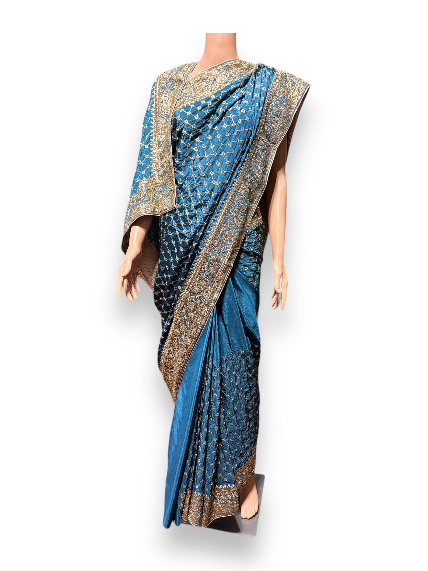 Sublime Simplicity: Traditional Designer Saree- Indian Ethnic Wear for Women - Saree Ghor Charlotte