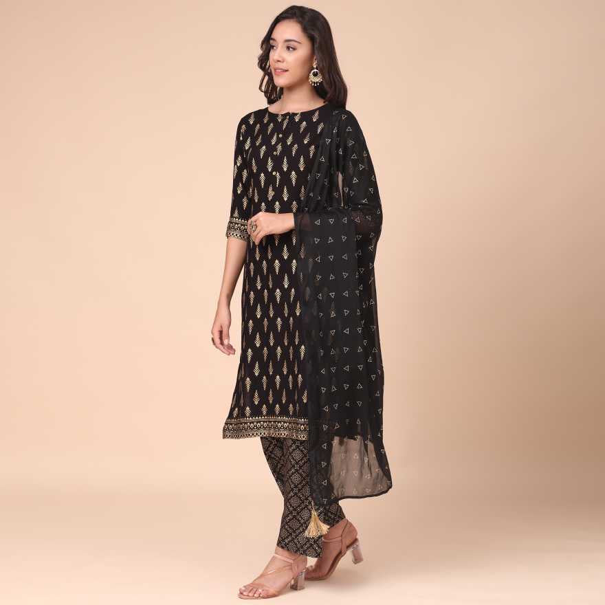 Traditional designer women’s kurti with pant and dupatta set, Saree Ghor Charlotte ethnic salwar kameez ensemble.